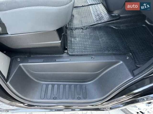 Черный Рено Мастер, объемом двигателя 2.3 л и пробегом 185 тыс. км за 22100 $, фото 59 на Automoto.ua