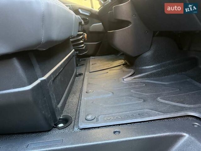 Чорний Рено Мастєр, об'ємом двигуна 2 л та пробігом 317 тис. км за 25200 $, фото 98 на Automoto.ua