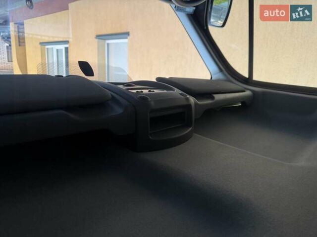 Черный Рено Мастер, объемом двигателя 2.3 л и пробегом 317 тыс. км за 25200 $, фото 99 на Automoto.ua