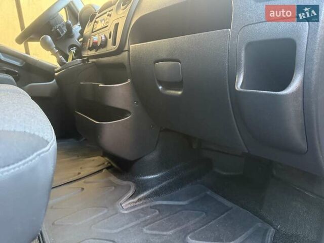 Черный Рено Мастер, объемом двигателя 2.3 л и пробегом 317 тыс. км за 25200 $, фото 95 на Automoto.ua