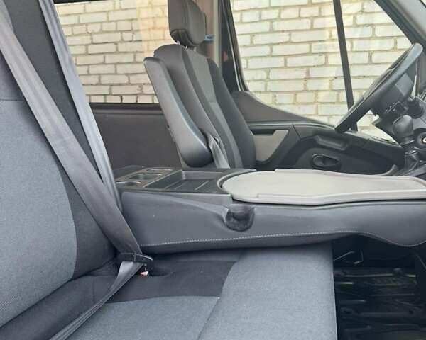 Черный Рено Мастер, объемом двигателя 2.3 л и пробегом 230 тыс. км за 16500 $, фото 4 на Automoto.ua