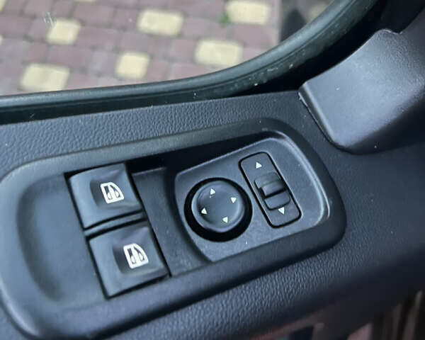 Коричневий Рено Мастєр, об'ємом двигуна 2.3 л та пробігом 118 тис. км за 22500 $, фото 59 на Automoto.ua