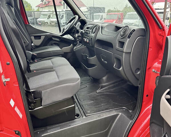 Красный Рено Мастер, объемом двигателя 2.3 л и пробегом 400 тыс. км за 16700 $, фото 63 на Automoto.ua
