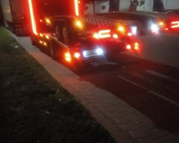 Красный Рено Мастер, объемом двигателя 2.3 л и пробегом 300 тыс. км за 20500 $, фото 2 на Automoto.ua