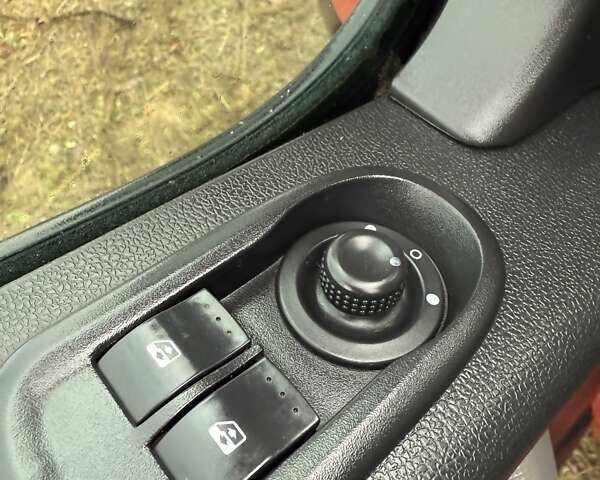 Червоний Рено Мастєр, об'ємом двигуна 2.3 л та пробігом 235 тис. км за 21999 $, фото 23 на Automoto.ua