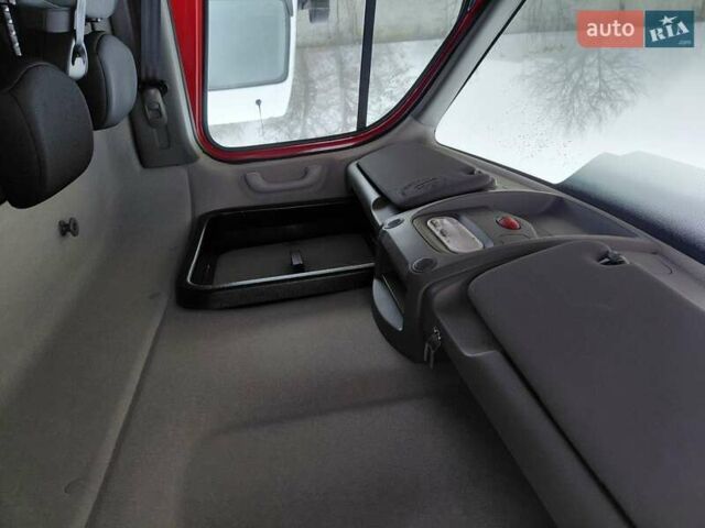 Красный Рено Мастер, объемом двигателя 2.3 л и пробегом 320 тыс. км за 18000 $, фото 43 на Automoto.ua