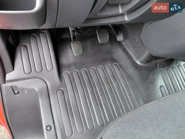 Красный Рено Мастер, объемом двигателя 2.3 л и пробегом 320 тыс. км за 18000 $, фото 41 на Automoto.ua