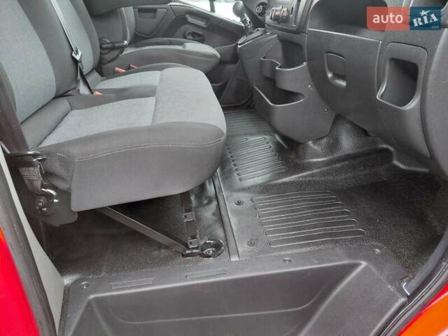 Красный Рено Мастер, объемом двигателя 2.3 л и пробегом 320 тыс. км за 18000 $, фото 35 на Automoto.ua