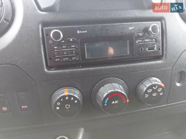 Красный Рено Мастер, объемом двигателя 2.3 л и пробегом 320 тыс. км за 18000 $, фото 38 на Automoto.ua