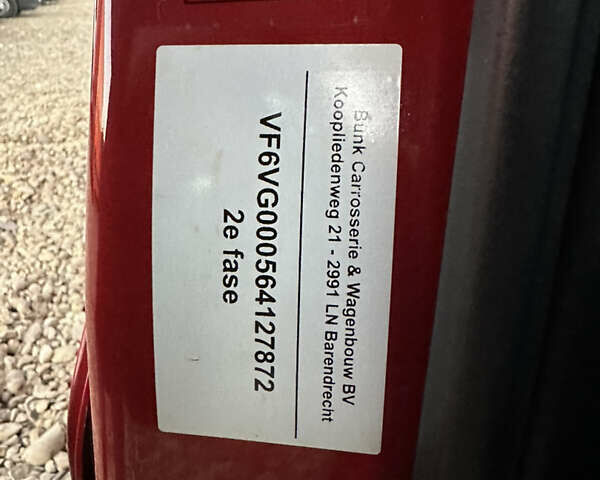 Красный Рено Мастер, объемом двигателя 2.3 л и пробегом 216 тыс. км за 31500 $, фото 30 на Automoto.ua