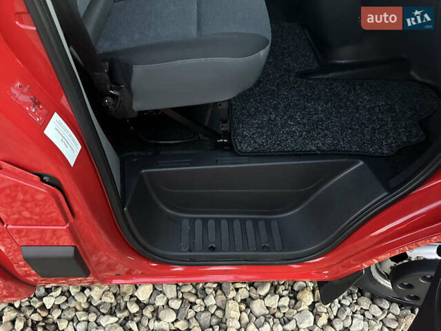 Красный Рено Мастер, объемом двигателя 2.3 л и пробегом 216 тыс. км за 31500 $, фото 28 на Automoto.ua