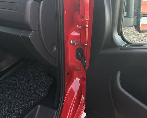 Красный Рено Мастер, объемом двигателя 2.3 л и пробегом 216 тыс. км за 31500 $, фото 27 на Automoto.ua