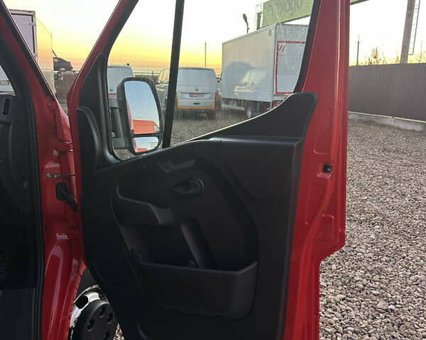 Красный Рено Мастер, объемом двигателя 2.3 л и пробегом 216 тыс. км за 31500 $, фото 26 на Automoto.ua