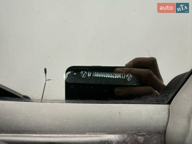 Красный Рено Мастер, объемом двигателя 0 л и пробегом 249 тыс. км за 21900 $, фото 76 на Automoto.ua