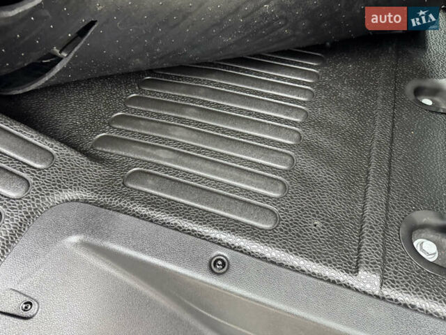 Красный Рено Мастер, объемом двигателя 0 л и пробегом 249 тыс. км за 21900 $, фото 53 на Automoto.ua