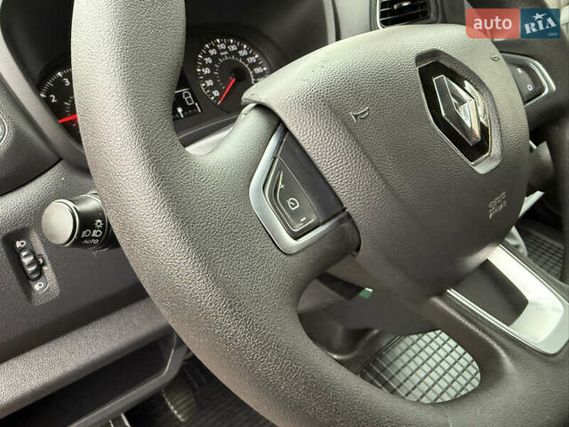 Красный Рено Мастер, объемом двигателя 0 л и пробегом 249 тыс. км за 21900 $, фото 54 на Automoto.ua