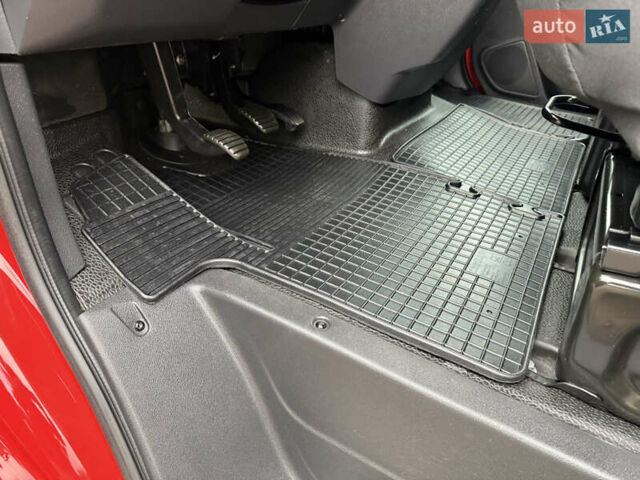 Красный Рено Мастер, объемом двигателя 0 л и пробегом 249 тыс. км за 21900 $, фото 52 на Automoto.ua