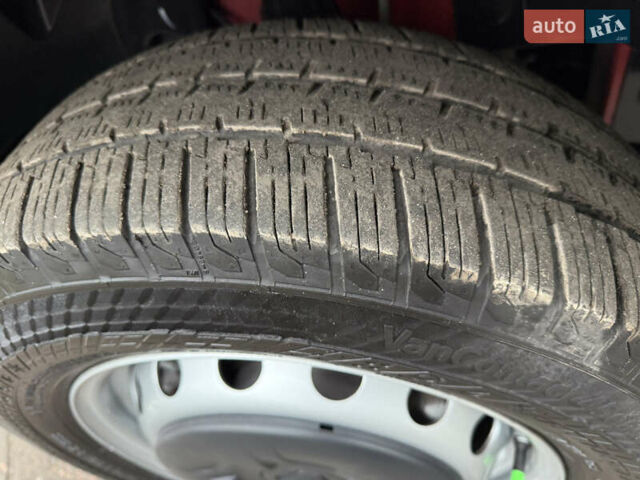 Красный Рено Мастер, объемом двигателя 0 л и пробегом 249 тыс. км за 21900 $, фото 31 на Automoto.ua