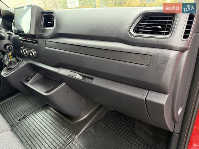 Красный Рено Мастер, объемом двигателя 0 л и пробегом 249 тыс. км за 21900 $, фото 69 на Automoto.ua