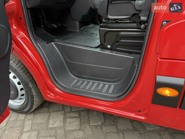 Красный Рено Мастер, объемом двигателя 0 л и пробегом 249 тыс. км за 21900 $, фото 46 на Automoto.ua