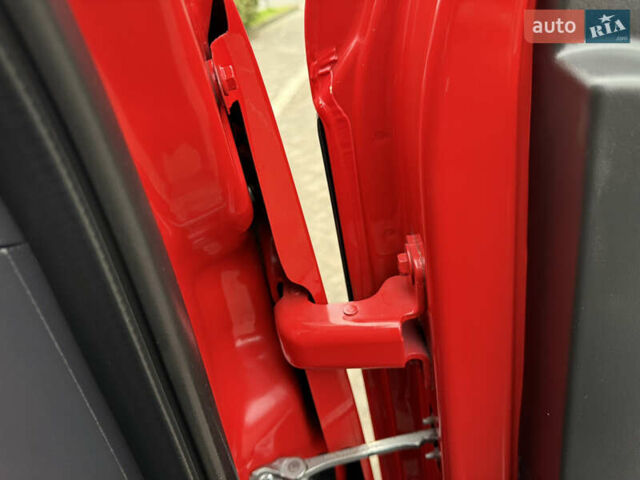 Красный Рено Мастер, объемом двигателя 0 л и пробегом 249 тыс. км за 21900 $, фото 63 на Automoto.ua