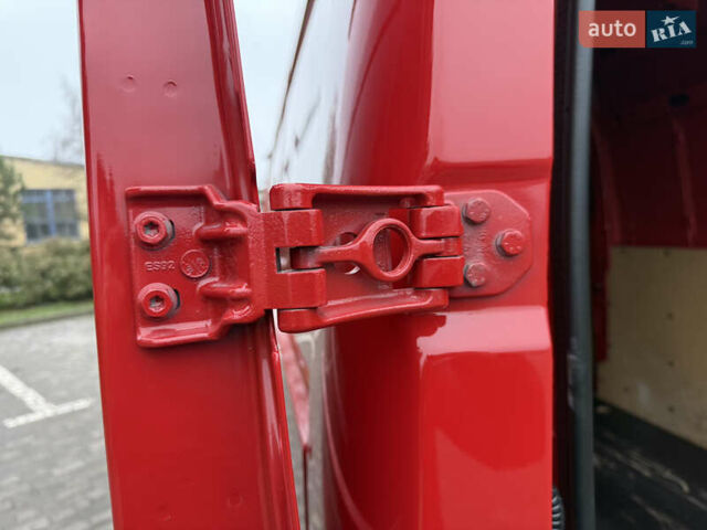 Красный Рено Мастер, объемом двигателя 0 л и пробегом 249 тыс. км за 21900 $, фото 33 на Automoto.ua