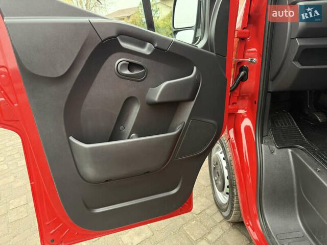 Красный Рено Мастер, объемом двигателя 0 л и пробегом 249 тыс. км за 21900 $, фото 42 на Automoto.ua