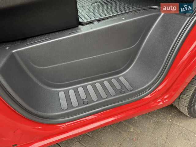 Красный Рено Мастер, объемом двигателя 0 л и пробегом 249 тыс. км за 21900 $, фото 67 на Automoto.ua