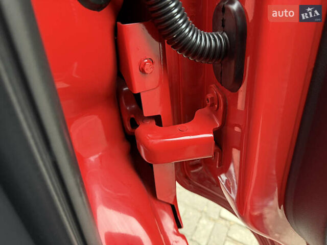 Красный Рено Мастер, объемом двигателя 0 л и пробегом 249 тыс. км за 21900 $, фото 65 на Automoto.ua