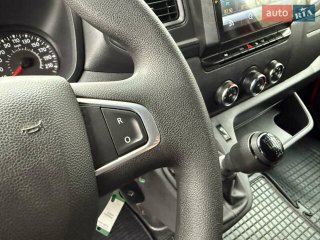 Красный Рено Мастер, объемом двигателя 0 л и пробегом 249 тыс. км за 21900 $, фото 55 на Automoto.ua