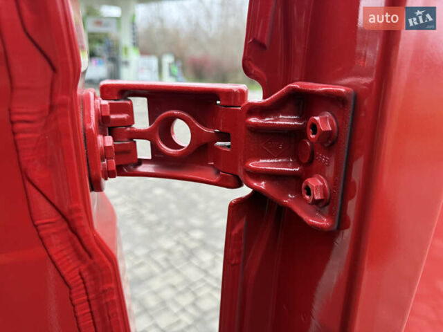 Красный Рено Мастер, объемом двигателя 0 л и пробегом 249 тыс. км за 21900 $, фото 35 на Automoto.ua