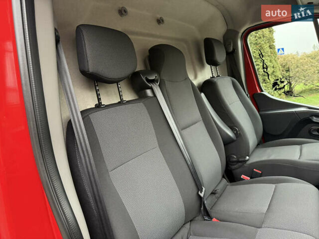 Красный Рено Мастер, объемом двигателя 0 л и пробегом 249 тыс. км за 21900 $, фото 72 на Automoto.ua