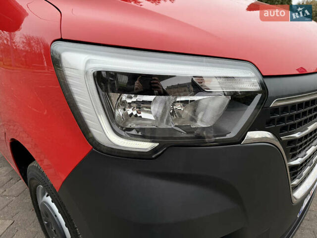 Красный Рено Мастер, объемом двигателя 0 л и пробегом 249 тыс. км за 21900 $, фото 23 на Automoto.ua