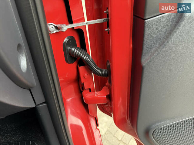 Красный Рено Мастер, объемом двигателя 0 л и пробегом 249 тыс. км за 21900 $, фото 64 на Automoto.ua