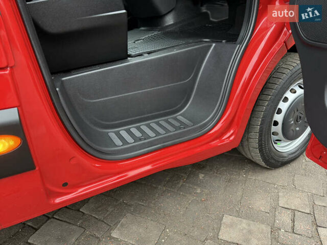 Красный Рено Мастер, объемом двигателя 0 л и пробегом 249 тыс. км за 21900 $, фото 66 на Automoto.ua