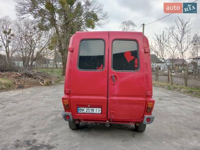 Красный Рено Мастер, объемом двигателя 2.5 л и пробегом 320 тыс. км за 2800 $, фото 7 на Automoto.ua