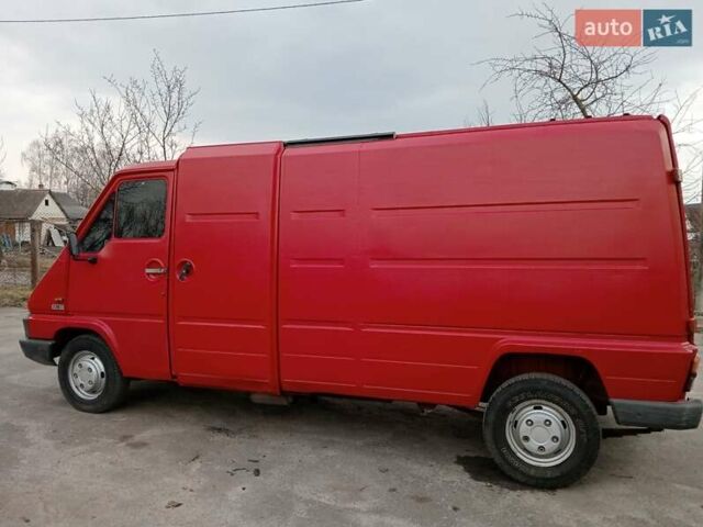 Красный Рено Мастер, объемом двигателя 2.5 л и пробегом 320 тыс. км за 2800 $, фото 2 на Automoto.ua