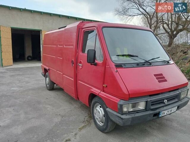 Красный Рено Мастер, объемом двигателя 2.5 л и пробегом 320 тыс. км за 2800 $, фото 5 на Automoto.ua