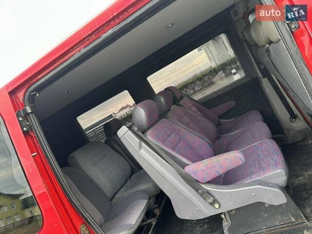 Красный Рено Мастер, объемом двигателя 2.2 л и пробегом 300 тыс. км за 3500 $, фото 3 на Automoto.ua