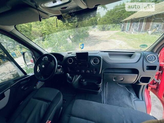 Красный Рено Мастер, объемом двигателя 2.3 л и пробегом 376 тыс. км за 10000 $, фото 2 на Automoto.ua