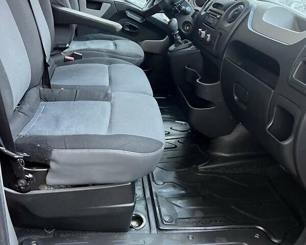 Рено Мастер 2015 в Иршава на Automoto.ua Красный Рено Мастер, объемом двигателя 2.3 л и пробегом 560 тыс. км за 12000 $, фото 16 на Automoto.ua