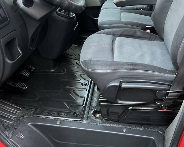 Рено Мастер 2015 в Иршава на Automoto.ua Красный Рено Мастер, объемом двигателя 2.3 л и пробегом 560 тыс. км за 12000 $, фото 18 на Automoto.ua