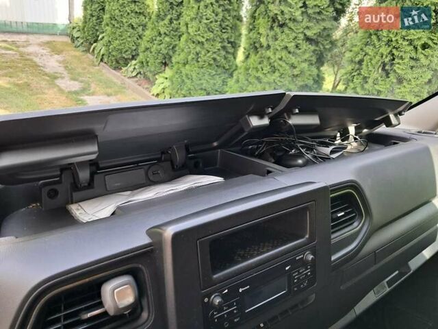 Красный Рено Мастер, объемом двигателя 2.3 л и пробегом 240 тыс. км за 16200 $, фото 22 на Automoto.ua