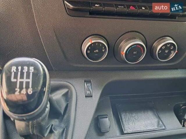 Красный Рено Мастер, объемом двигателя 2.3 л и пробегом 240 тыс. км за 16200 $, фото 19 на Automoto.ua