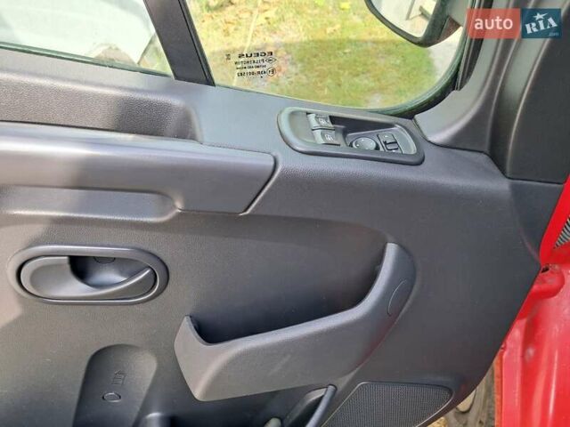 Красный Рено Мастер, объемом двигателя 2.3 л и пробегом 240 тыс. км за 16200 $, фото 3 на Automoto.ua