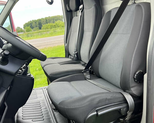 Красный Рено Мастер, объемом двигателя 2.3 л и пробегом 154 тыс. км за 18999 $, фото 36 на Automoto.ua