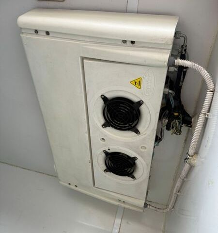 Красный Рено Мастер, объемом двигателя 2.3 л и пробегом 220 тыс. км за 15500 $, фото 17 на Automoto.ua