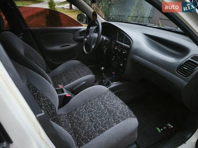 Красный Рено Мастер, объемом двигателя 2.3 л и пробегом 390 тыс. км за 14499 $, фото 1 на Automoto.ua