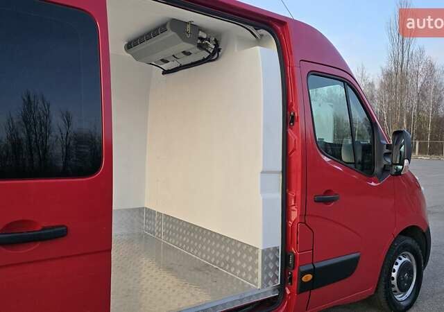 Красный Рено Мастер, объемом двигателя 2.3 л и пробегом 212 тыс. км за 21500 $, фото 2 на Automoto.ua