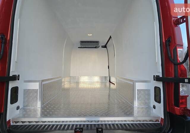 Красный Рено Мастер, объемом двигателя 2.3 л и пробегом 212 тыс. км за 21500 $, фото 1 на Automoto.ua